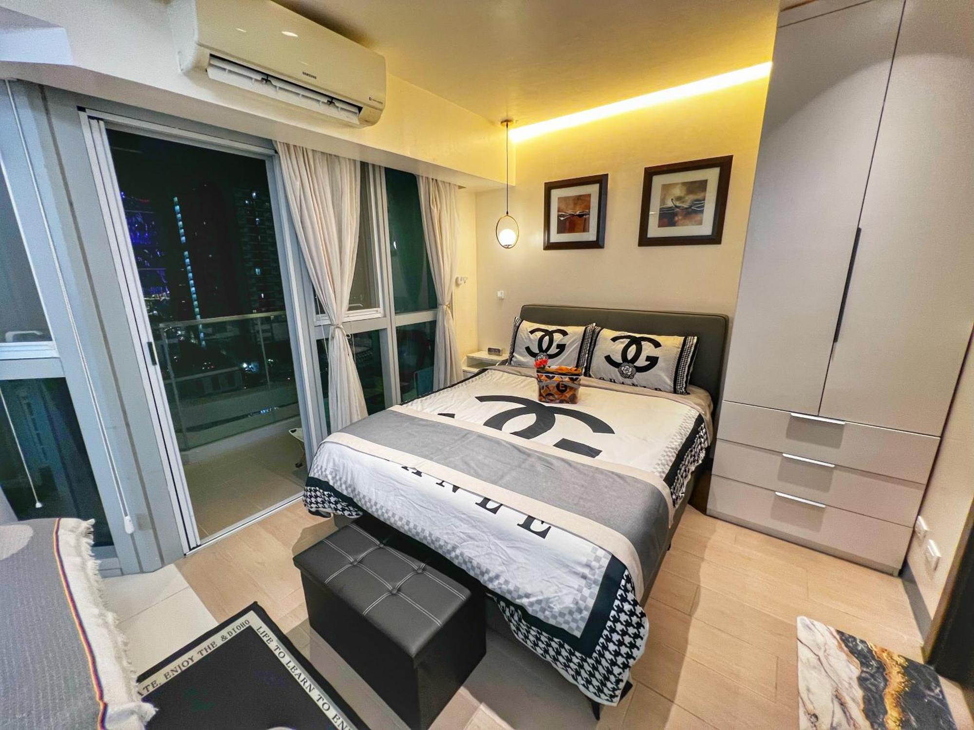 Eg Private House -Bgc Uptown Aparthotel Taguig Exteriör bild