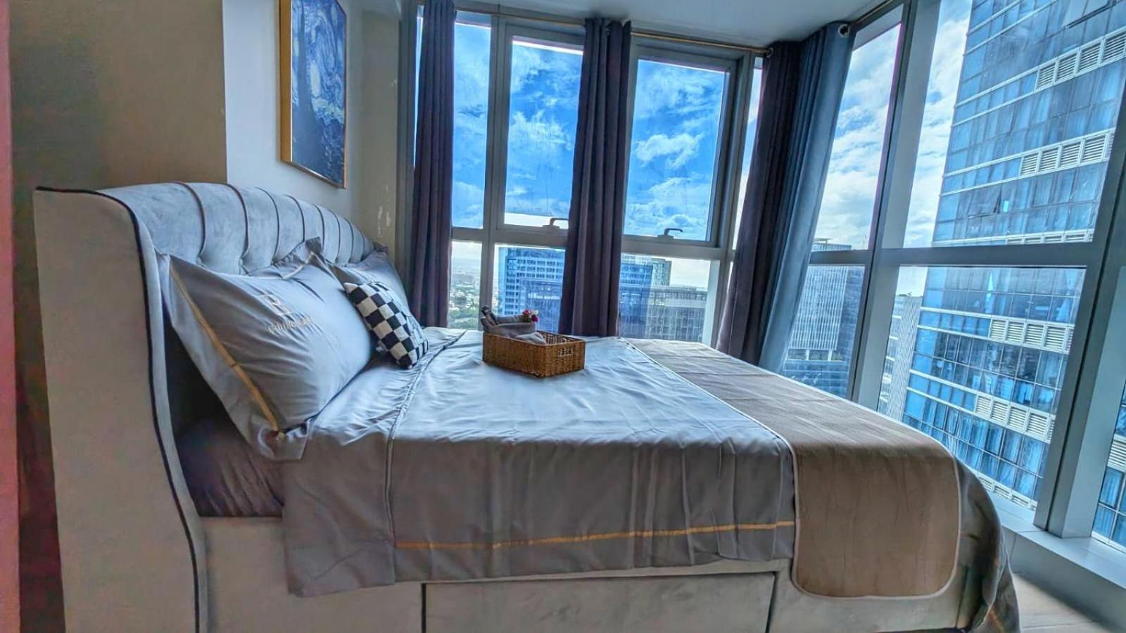 Eg Private House -Bgc Uptown Aparthotel Taguig Exteriör bild