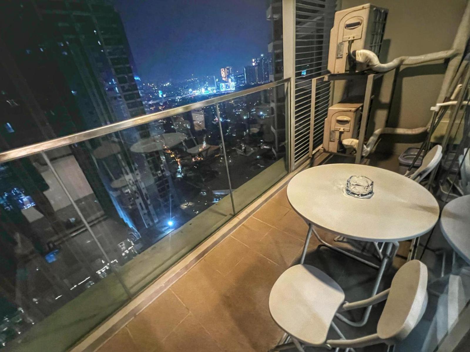 Eg Private House -Bgc Uptown Aparthotel Taguig Exteriör bild