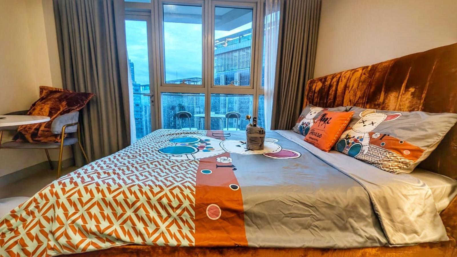 Eg Private House -Bgc Uptown Aparthotel Taguig Exteriör bild