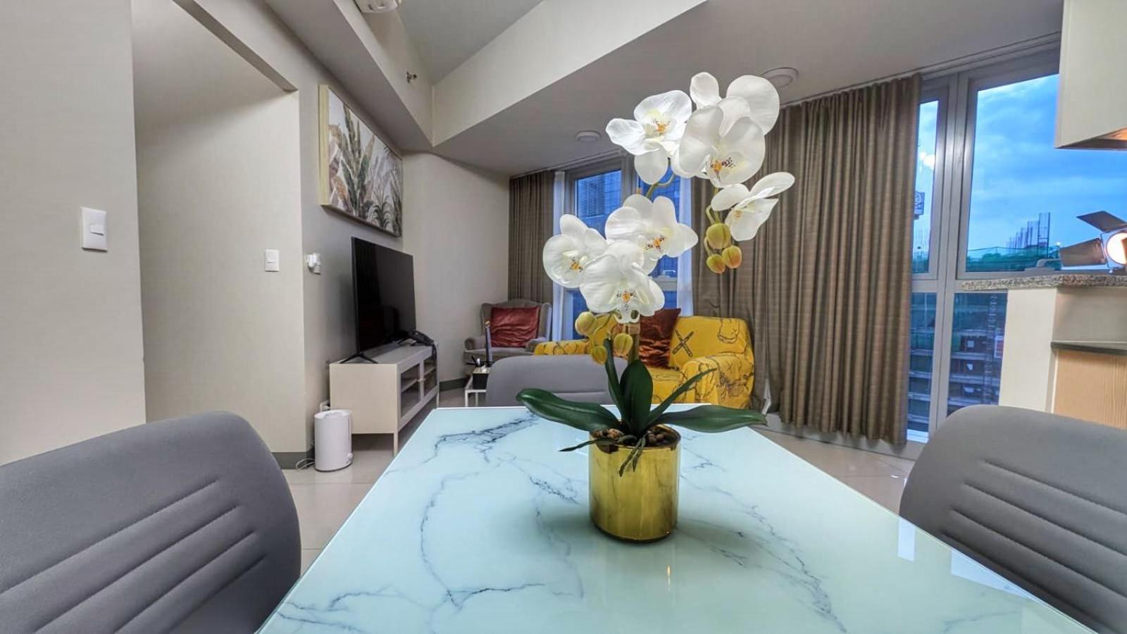Eg Private House -Bgc Uptown Aparthotel Taguig Exteriör bild