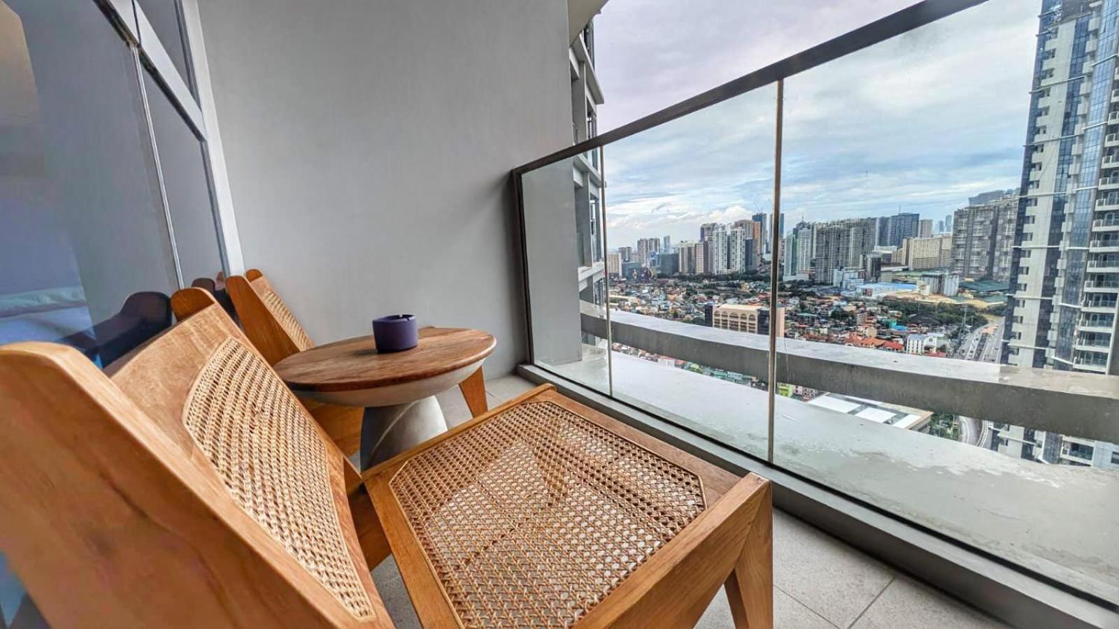 Eg Private House -Bgc Uptown Aparthotel Taguig Exteriör bild