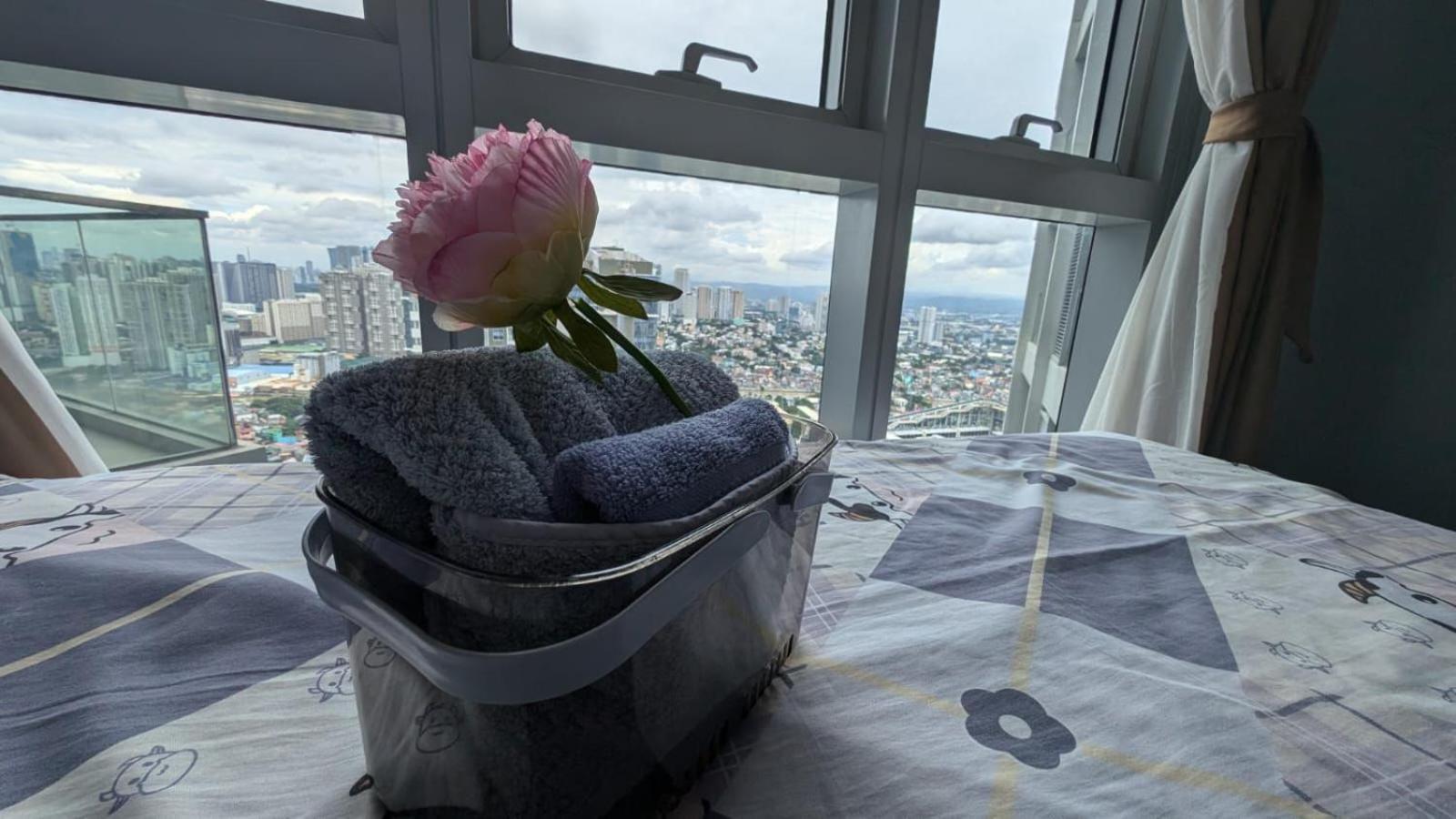 Eg Private House -Bgc Uptown Aparthotel Taguig Exteriör bild