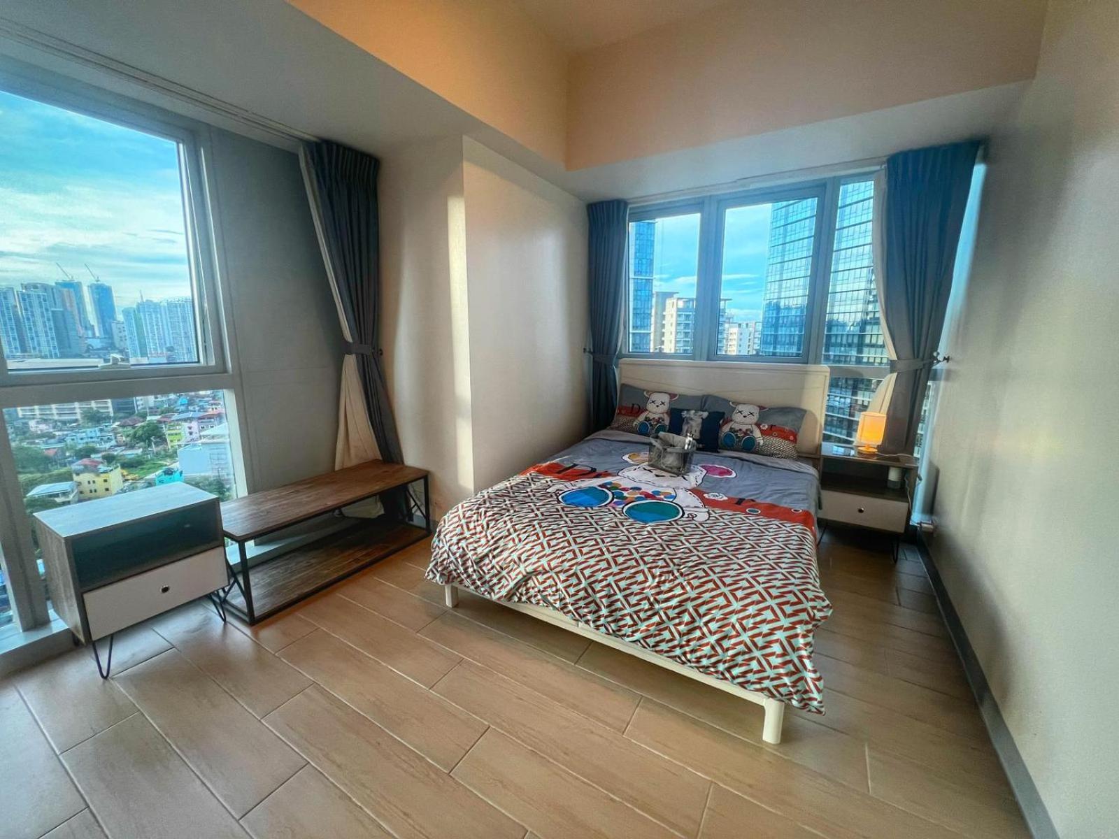 Eg Private House -Bgc Uptown Aparthotel Taguig Exteriör bild