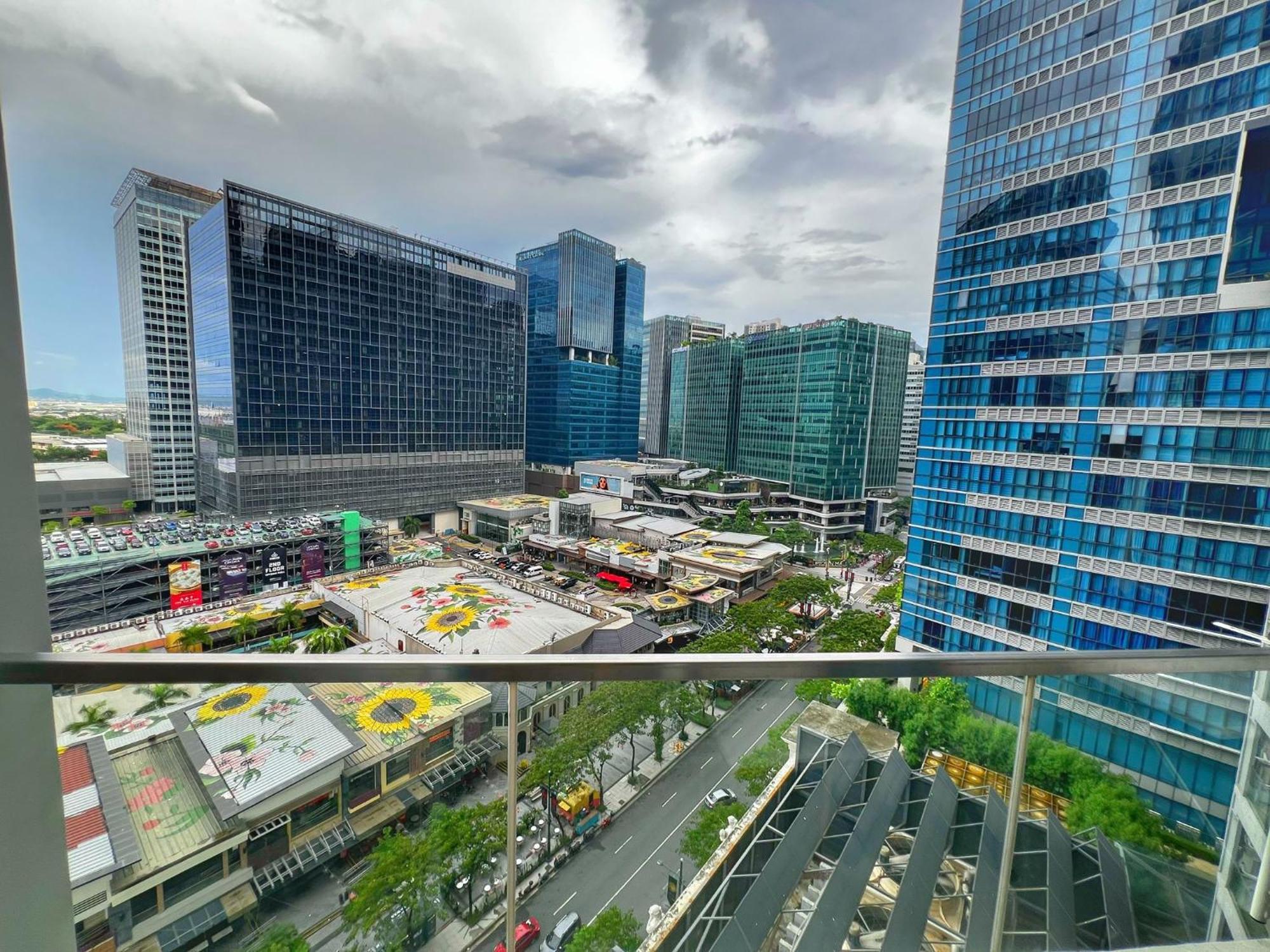 Eg Private House -Bgc Uptown Aparthotel Taguig Exteriör bild