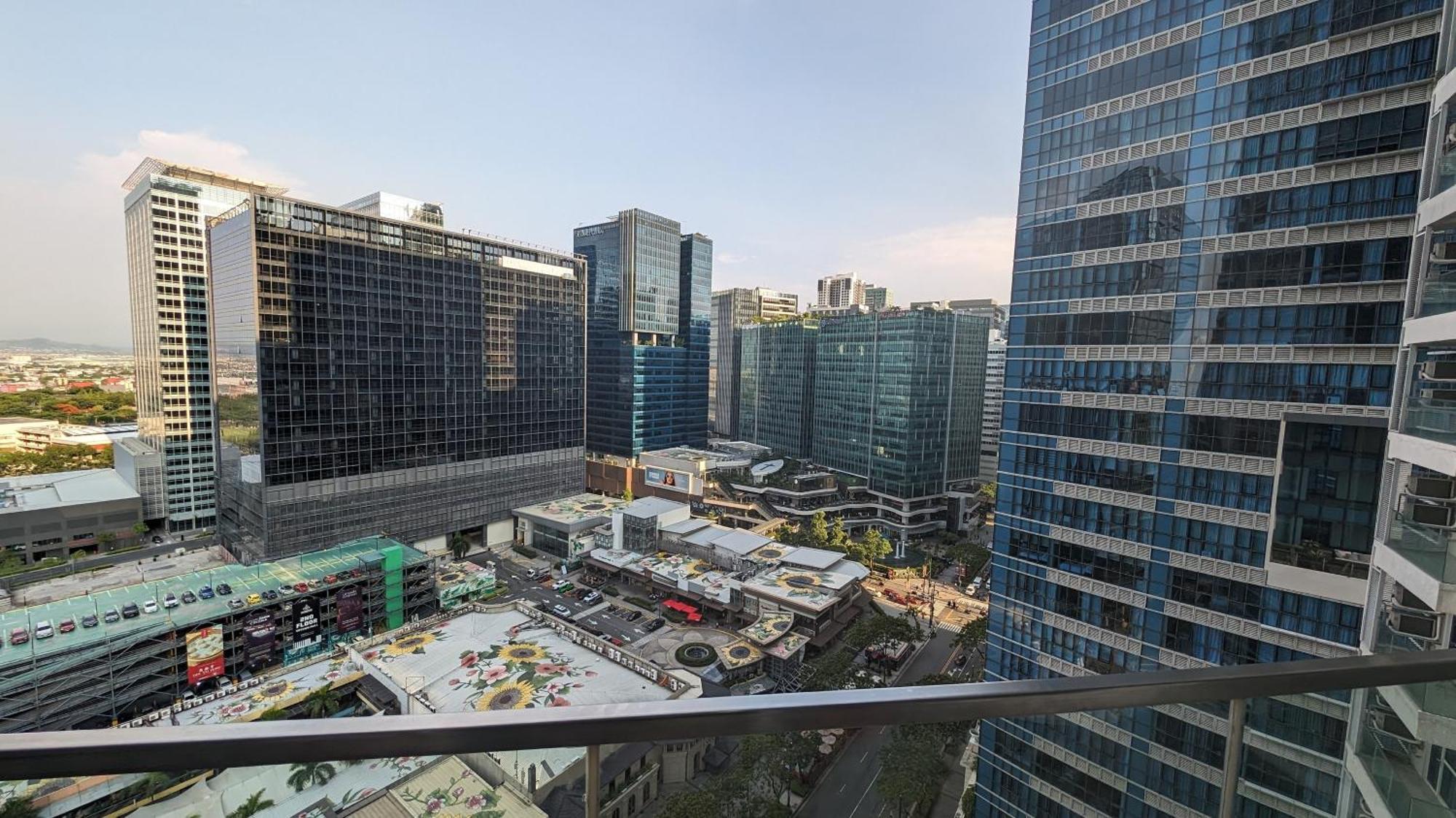 Eg Private House -Bgc Uptown Aparthotel Taguig Exteriör bild