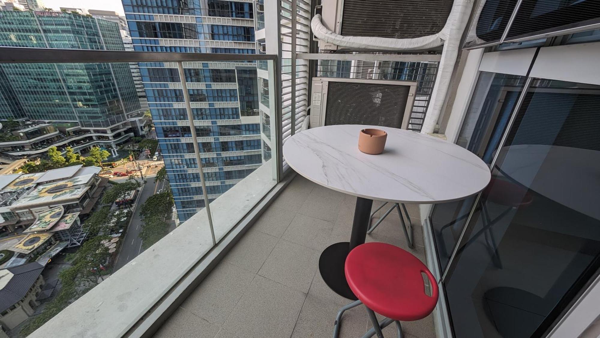 Eg Private House -Bgc Uptown Aparthotel Taguig Exteriör bild